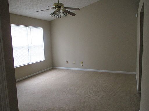 4th image of 2000 Hyde Park Ln