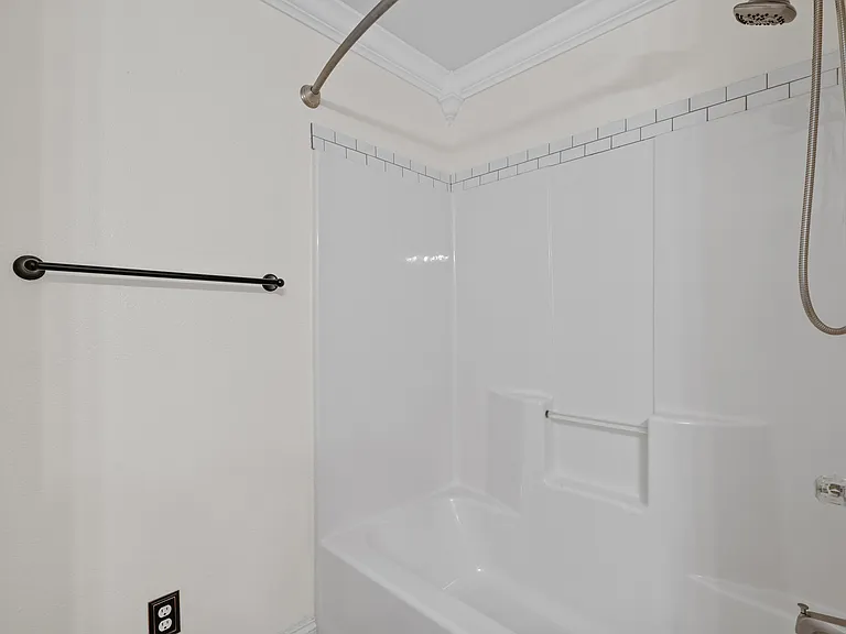 2409 Hunters Trl — Photo 27