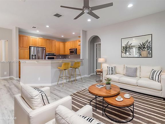 2nd image of 1611 Passion Vine Cir #12-2