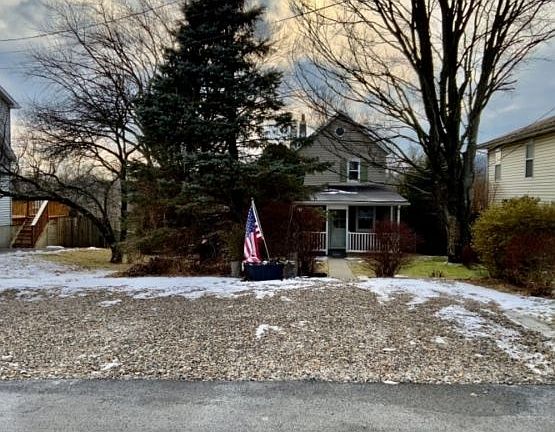 4th image of 909 Carhart St