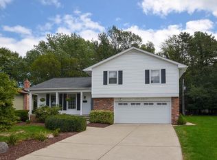 355 Bar Harbor Dr, Bay Village, OH