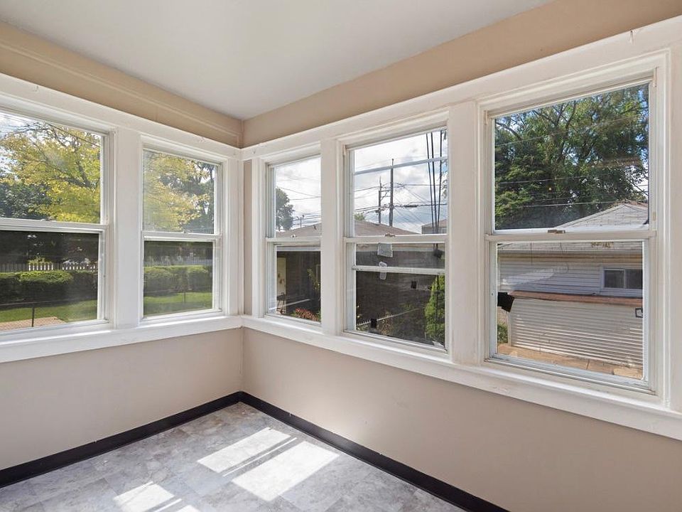 1st image of 10238 S Eberhart Ave #2