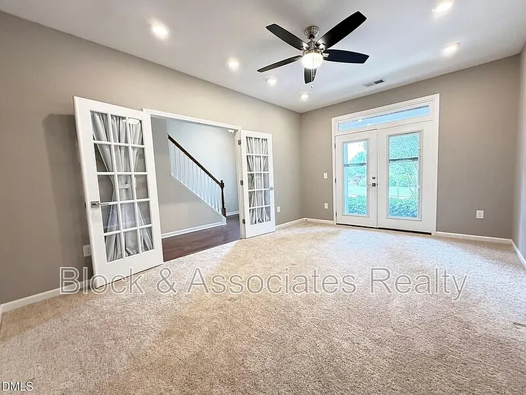 537 Austin View Blvd — Photo 7