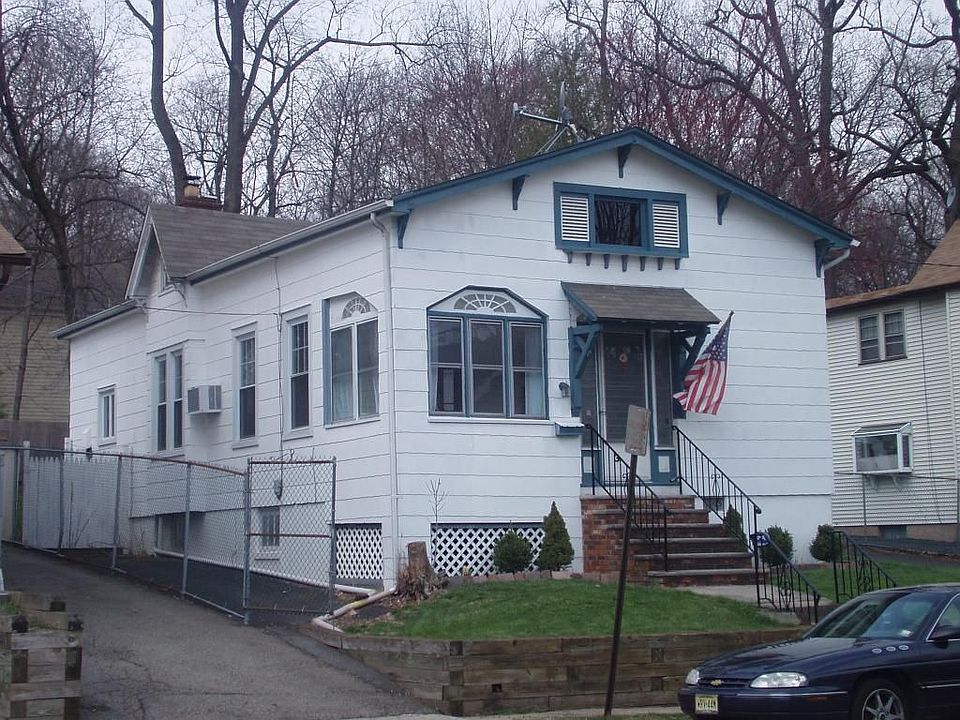 1st image of 3 Park Dr W