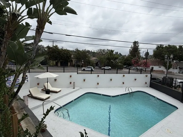 The Claire Manor Apts — Photo 8