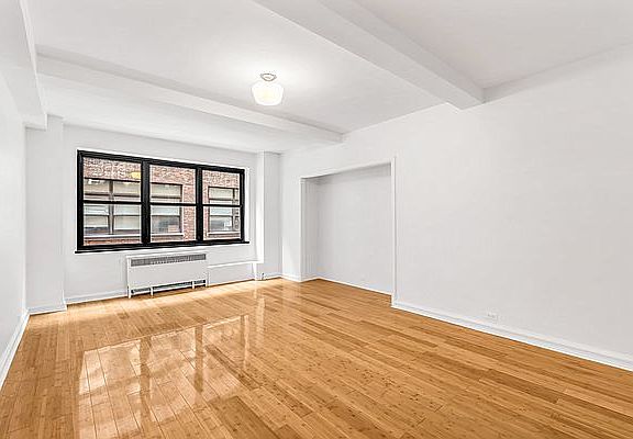 4th image of 307 E 44th St APT 415