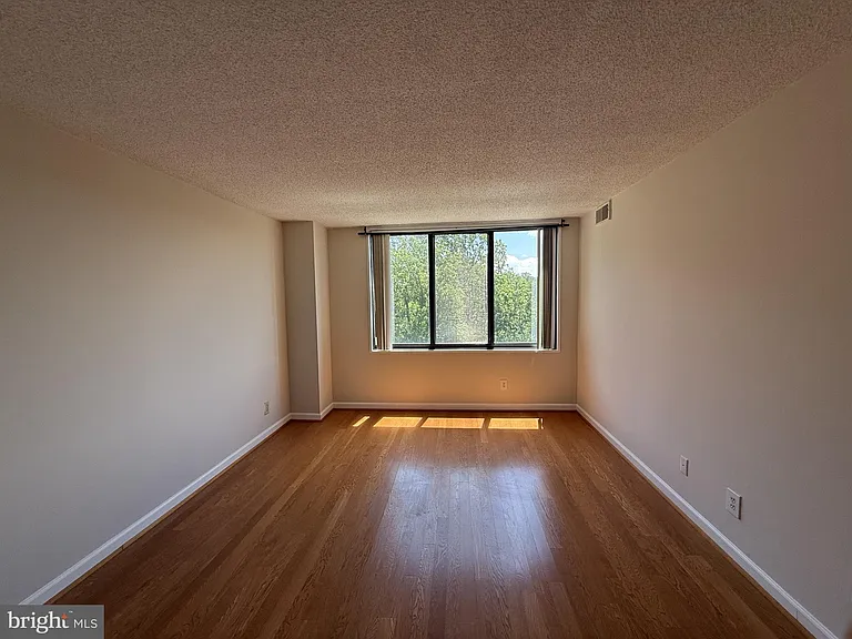 5225 Pooks Hill Rd #1011N — Photo 7