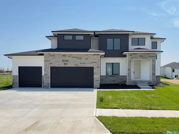 5719 199th St, Elkhorn, NE 68022