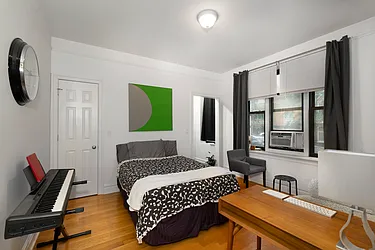 Sold by New York Casas Ltd.