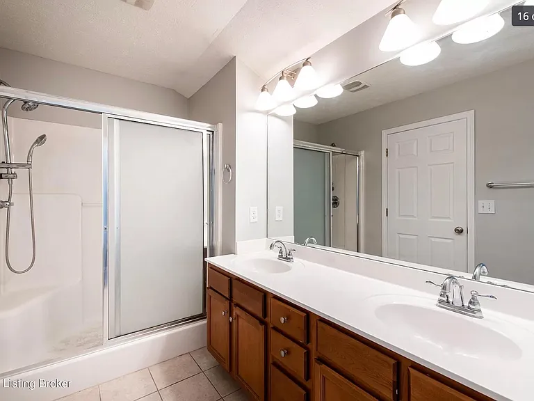 402 Clare Ln #402 — Photo 14