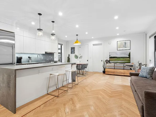 24-39 38th St #C7c8, Astoria, NY 11103