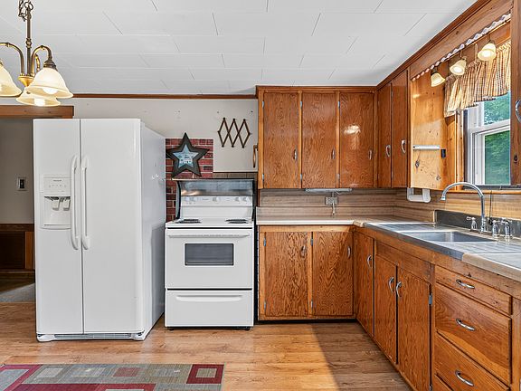 3rd image of 233 Mills Road