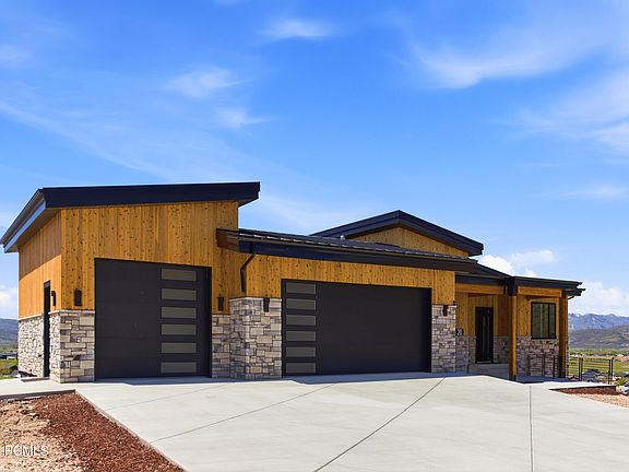 4th image of 872 High Country Ln