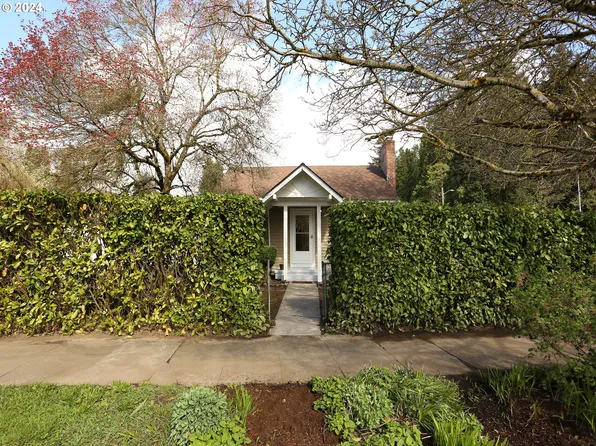 9239 N Saint Johns Ave, Portland, OR 97203