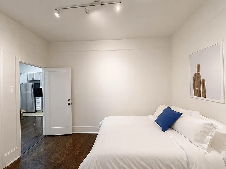 516 E 11th St #2A — Photo 11