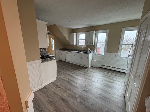 4th image of 172 Sycamore St #3