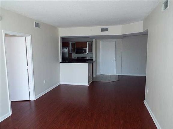 3rd image of 2775 NE 187th St APT 620
