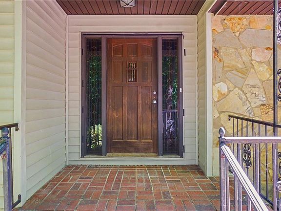 2nd image of 130 Windhaven Ct