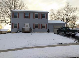 11 Thorny Apple Ln, Levittown, PA 19054