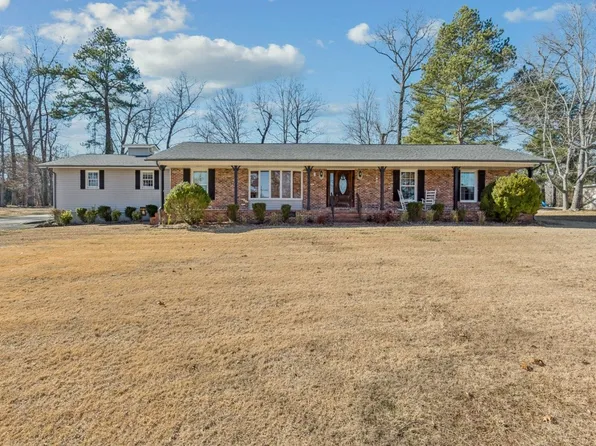 1913 Country Club Dr, Tullahoma, TN 37388