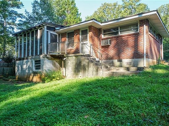 2nd image of 2424 Harrington Dr
