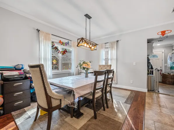 453 North Railroad Avenue image 5 of 27