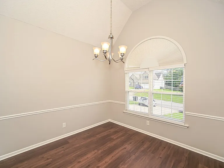 1903 Champlain Dr — Photo 6