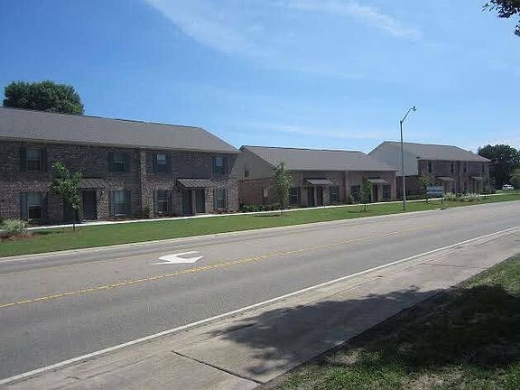 3rd image of 2735 Broadmoor Blvd #2B