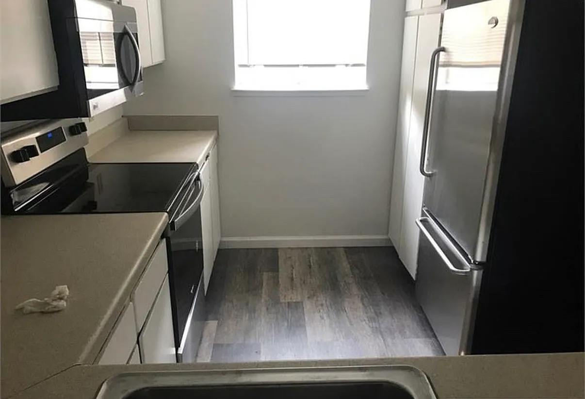 1060 Oak Grove Rd — Photo 1