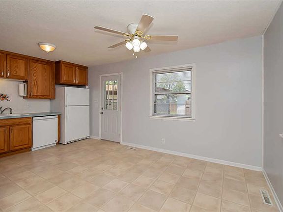 5th image of 3535 S Hiram Ave