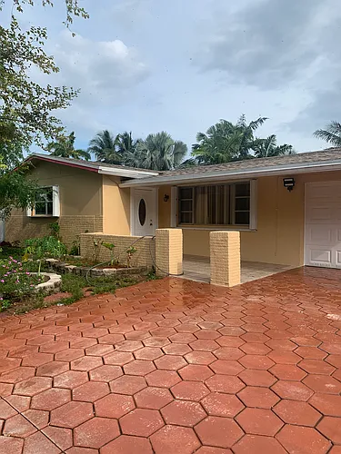 5620 SW 54th St Photo 1