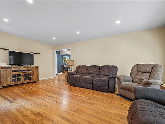 5th image of 8030 Elphick Road