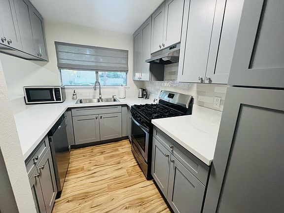 5th image of 13521 Village Dr #A