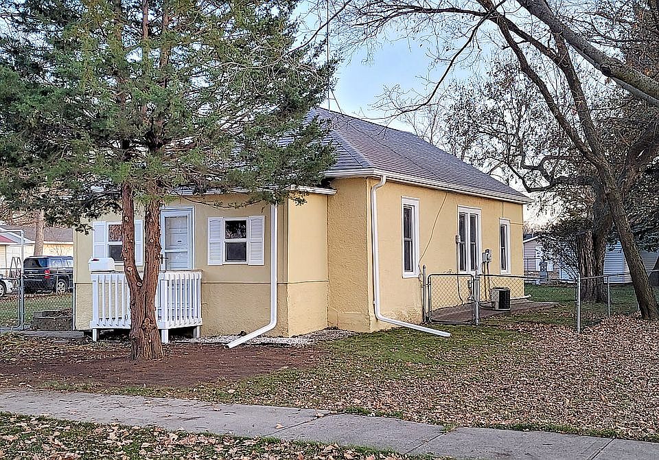 2nd image of 812 2nd St