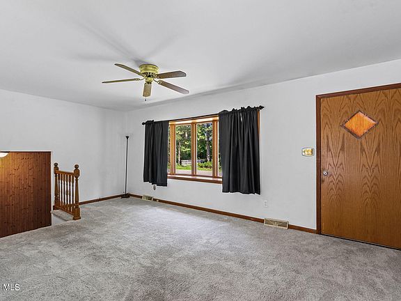 4th image of 172 Dahlia Street