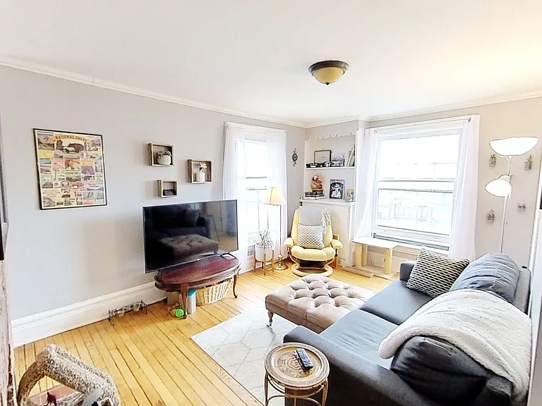 595 University Ave #3 — Photo 2