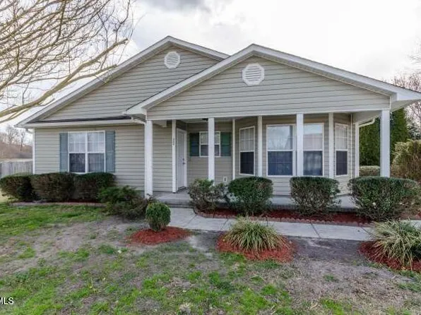 304 Cornsilk Ct, Jacksonville, NC 28546