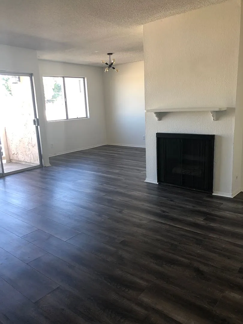 4338 Mammoth Ave Apts — Photo 2