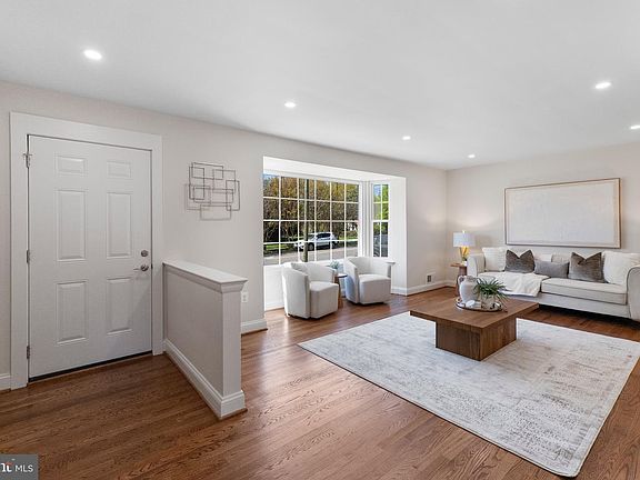 3rd image of 3003 Farm Rd