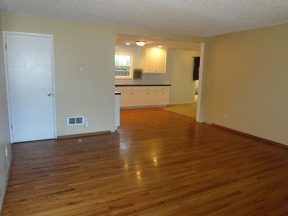 2nd image of 11813 NE 14th St