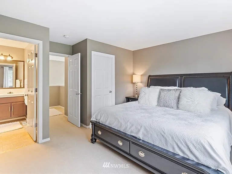 1162 Edmonds Pl NE — Photo 10