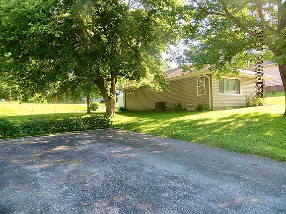 3rd image of 812 Avenue E
