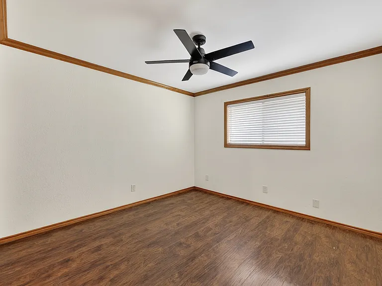 304 Bluebird Ave — Photo 16