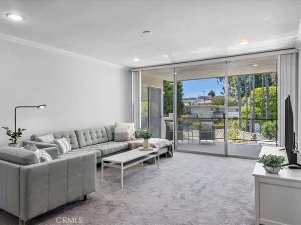 289 S Barrington Ave #A203, Los Angeles, CA 90049