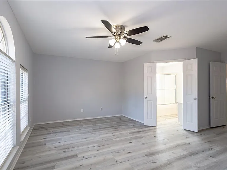 2917 Bernardino Cv — Photo 14