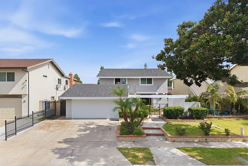 4 bed, 2.5 bath, 1854 sqft, $4,910 — Photo 2