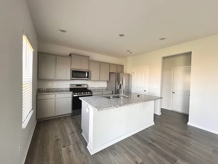 4 bed, 2.5 bath, 2164 sqft, $2,899 — Photo 4