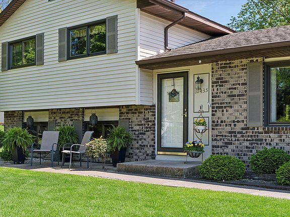 3rd image of 10435 Buckingham Dr