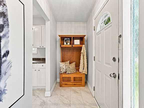 3rd image of 32 Courtice Cres