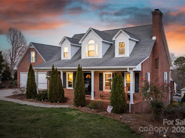 6068 Gold Creek Estate Dr, Hickory, NC 28601